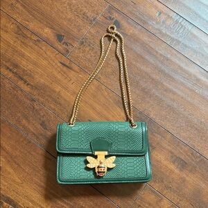 Luxurious Green Crossbody Bag with Gold Chain